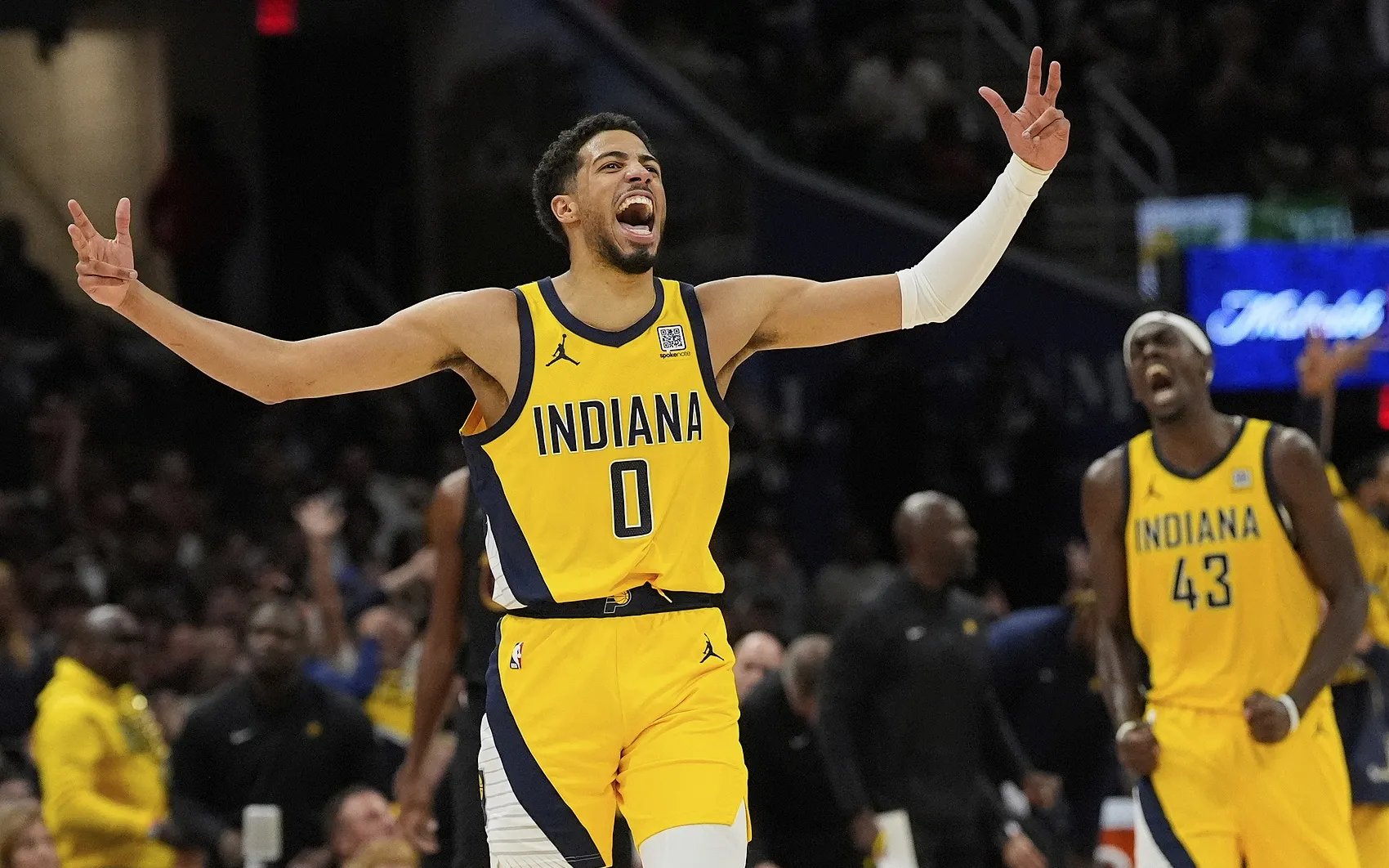 开云登录入口西亚卡姆迎来十五赛季出色发挥，勇士观众热烈欢呼！的简单介绍