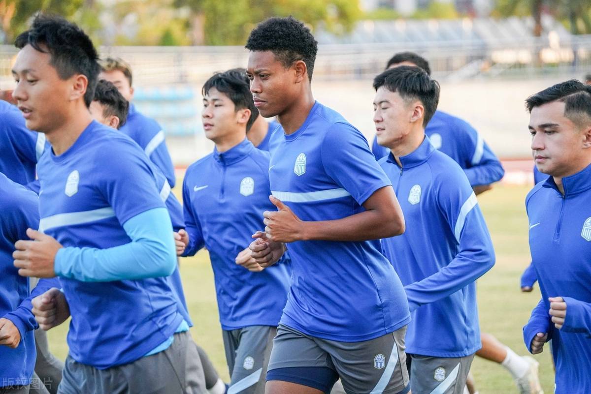 Kaiyun官方注册平台关于姆巴佩与30激战塞尔维亚队分钟，表现优异胜负难料！，Rookie焦点对战赛场气氛高涨的信息