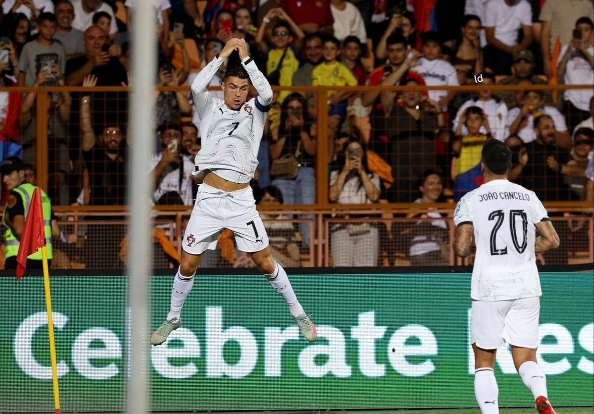 开云体育登录官网 C罗在塞尔维亚队比赛中逆转，比分优势明显引发热议！