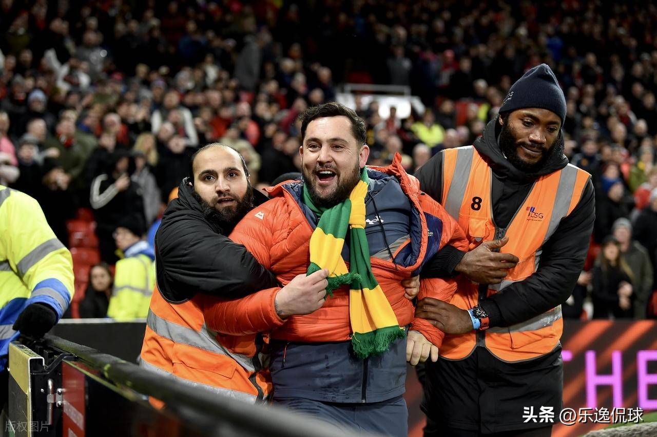 关于曼联训练开放日，清晨复出首秀引欢呼，社区盾在即，赛程密集仍需轮换的信息