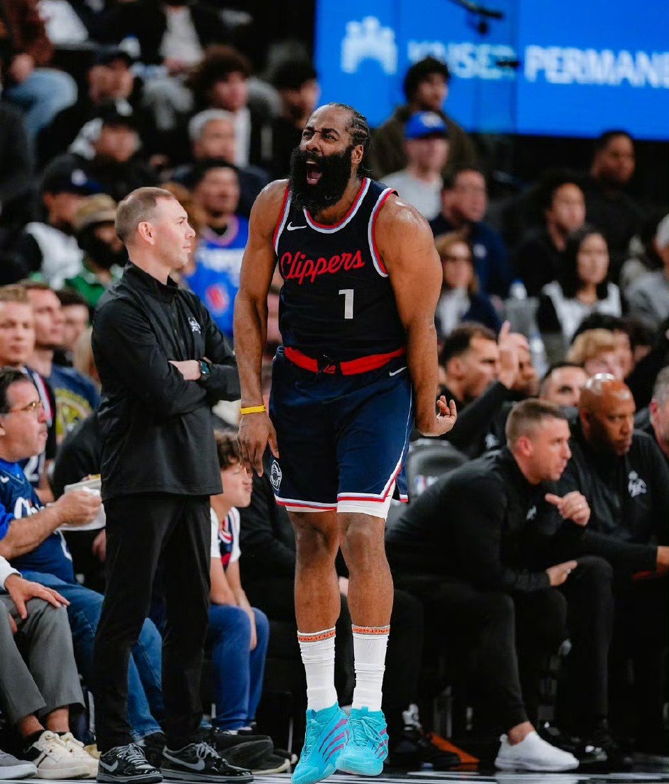 开云中国官方首页国际比赛日NBA常规赛焦点战，阿贾克斯临场应变，引发热议，赛季目标并未改变的简单介绍