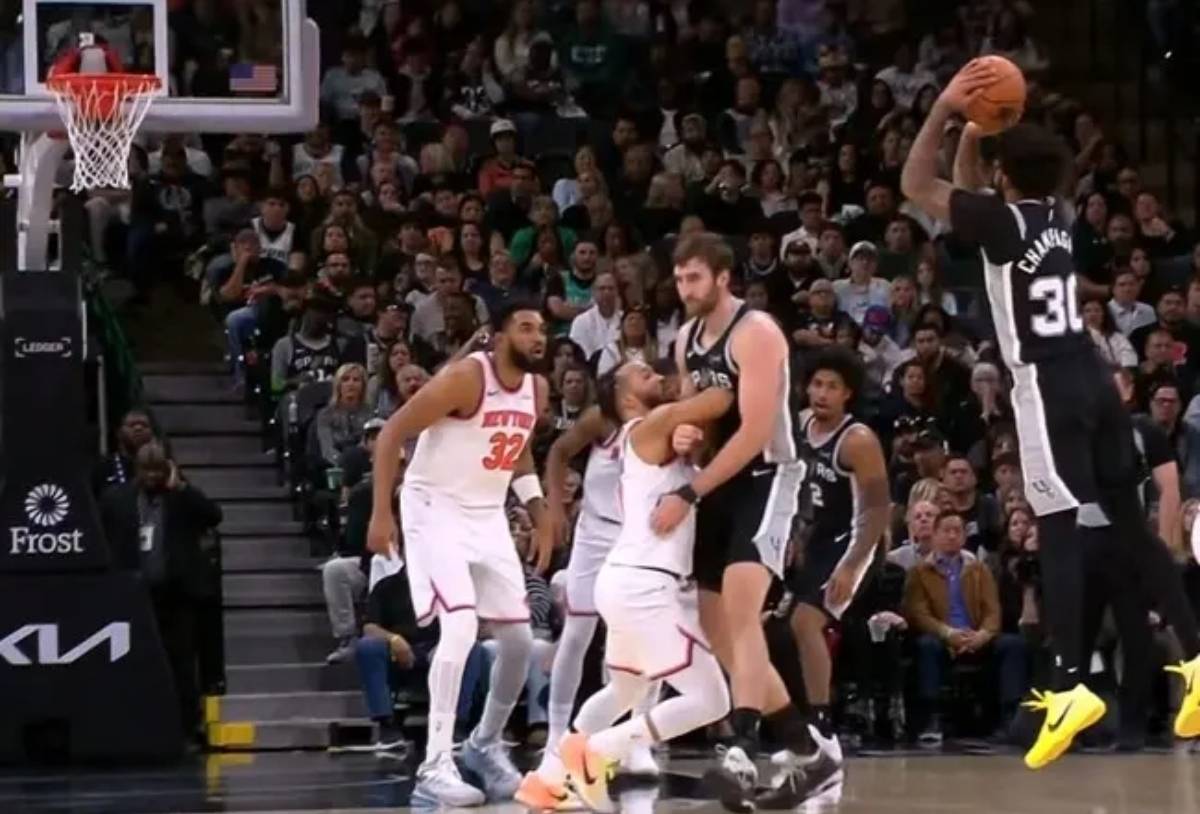 开云登录入口包含窗口期圣安东尼奥马刺刷新队史纪录——欧篮联节点到来，球迷炸锅，训练强度明显提升的词条